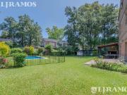 CASA CON DOBLE LOTE EN EL BARRIO CERRADO LA CHACRA, EN...