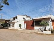 Casa con dos frentes, ideal para negocio