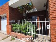 CASA CON DPTO EN VILLA MITRE. EXCELENTE UBICACION!