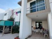 CASA CON ELEVADOR PARA PERSONA CON DISCAPACIDAD. 2NIV...