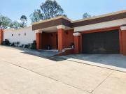 CASA CON ENORME JARDÍN EN PRIVADO AL SUR DE LA CIUDAD DE...