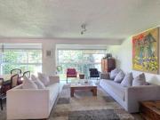 CASA CON ENORME JARDÍN LOMAS VERDES