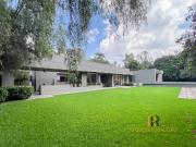 CASA CON ENORME JARDIN Y ALBERCA CASA CON ENORME JARDIN Y ALBERCA