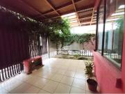 Casa con espacio comercial comida rápida