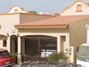 CASA CON ESTACIONAMIENTO PROPIO, CUANTA CON UNA PLANTA...