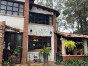 Casa con Estilo Único: Rústico y Moderno en Perfecta Armonía