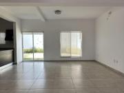 OPORTUNIDAD! CASA EN VENTA CON ESTUDIO Y JARDIN EN...