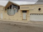 CASA CON EXCELENTE DISTRIBUCION CERCA DE SERVICIOS...