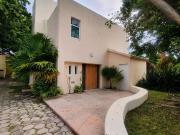 CASA CON EXCELENTE UBICACIÓN