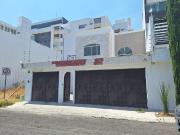 CASA CON EXCELENTE UBICACION EN COLINAS DEL CIMATARIO...