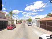 Casa con excelente ubicación, entre avenidas...