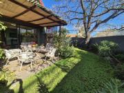 Casa con excelente ubicación y conectividad en Vitacura