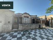 Casa con galpón sobre avenida