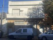 Casa con galpon y local