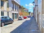 CASA CON GARAJE EN EL CENTRO DE SANTIAGO DE COMPOSTELA
