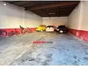 CASA CON GRAN COCHERA A LA VENTA