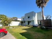 CASA CON GRAN JARDIN