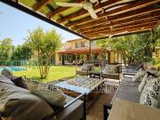 Casa con gran jardin, dos terrazas techadas y piscina