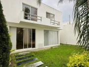 Casa con gran JARDIN en VENTA Col. Tangamanga