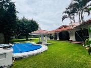CASA CON GRAN JARDIN Y ACCESO DIRECTO AL CLUB DE GOLF