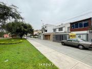 Casa con gran potencial, ideal para remodelar frente a...