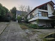 Casa con gran terreno en Los Almendros precio conversable!