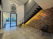 CASA CON GRAN TERRENO EN VENTA