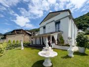 Casa con grande giardino a Figino a poca distanza dal lago