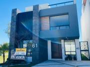 Casa con Habitación en PB en Venta en Parque Zacatecas...