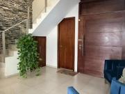 Casa con habitación y baño completo en planta baja en...