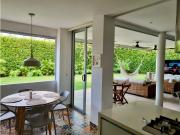 CASA CON JACUZZI Y AMPLIA ZONA VERDE