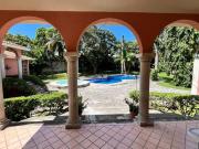 Casa con jardín amplio con alberca privada en venta,...