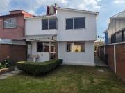 Casa con jardín amplio y vigilancia en Parques de San...