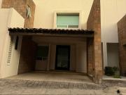 CASA CON JARDÍN CERCA DE PASEO DESTINO Y TEC DE MONTERREY