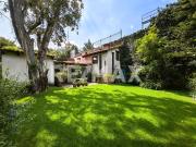 CASA CON JARDÍN DE 300m2