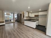 CASA CON JARDIN EN CONJUNTO CERRADO