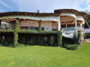 CASA CON JARDIN EN EL CENTRO DE VALLE