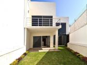 ¡CASA CON JARDIN EN PRIV. CON SEGURIDAD, EN JARDINES...