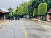 Casa con jardín espectacular y vista al bosque en La...