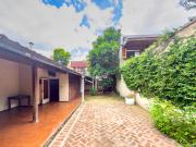 Casa con jardin LOTE GRANDE propio 2 plantas A...