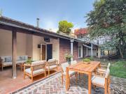 Casa con jardin lote grande propio 2 plantas Quincho...