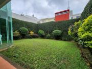 casa con JARDIN por el parque del Huarache