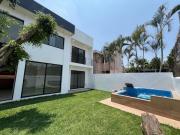 Casa con jardín privado con jacuzzi y alberca común en...