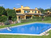 Casa con jardín privado en exclusivo complejo...