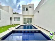 ¡CASA CON JARDIN Y ALBERCA! EN FRACC PRIMAVERA ZONA DORADA !