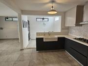 Casa con Jardín y Alberca en Venta Zona Dorada