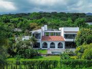 CASA CON JARDÍN Y ALBERCA PROPIA EN SANTO DOMINGO...