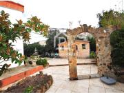 Casa con jardín y dos apartamentos