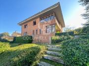 Casa con jardín y garaje en Girona 414m² Girona