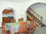 Casa con jardín y pileta en La Tablada